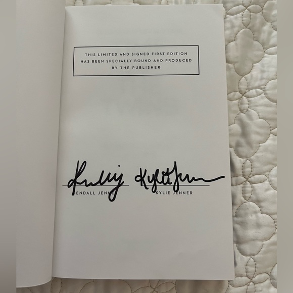 Time of the Twins Kendall and Kylie Jenner Book Signed Edition - Picture 2 of 7
